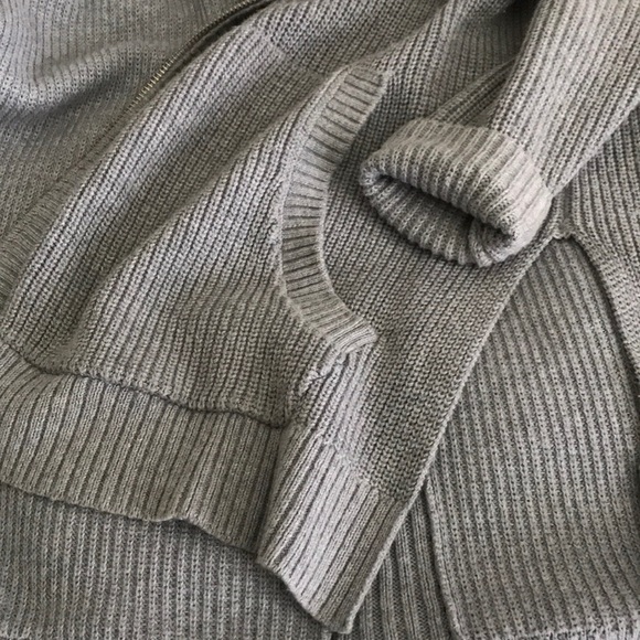 EUC Victoria’s Secret Soft Zip Sweater - Picture 7 of 7